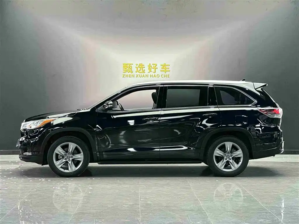 TOYOTA HIGHLANDER