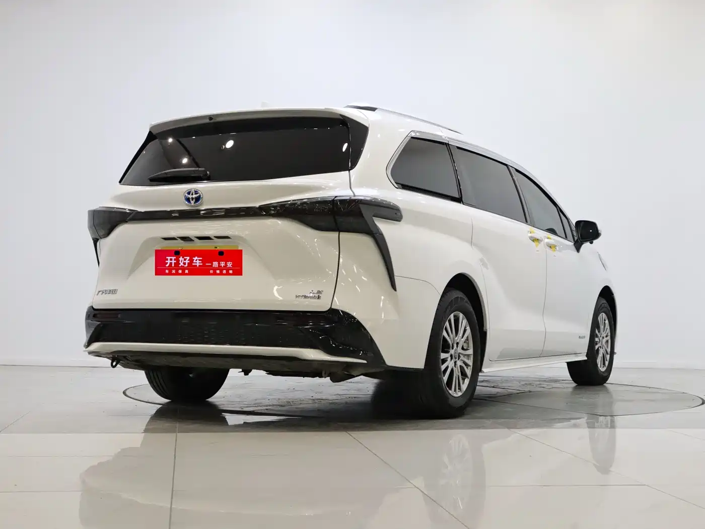Toyota Sienna 2023 2.5L Hybrid Comfort Edition фото 5