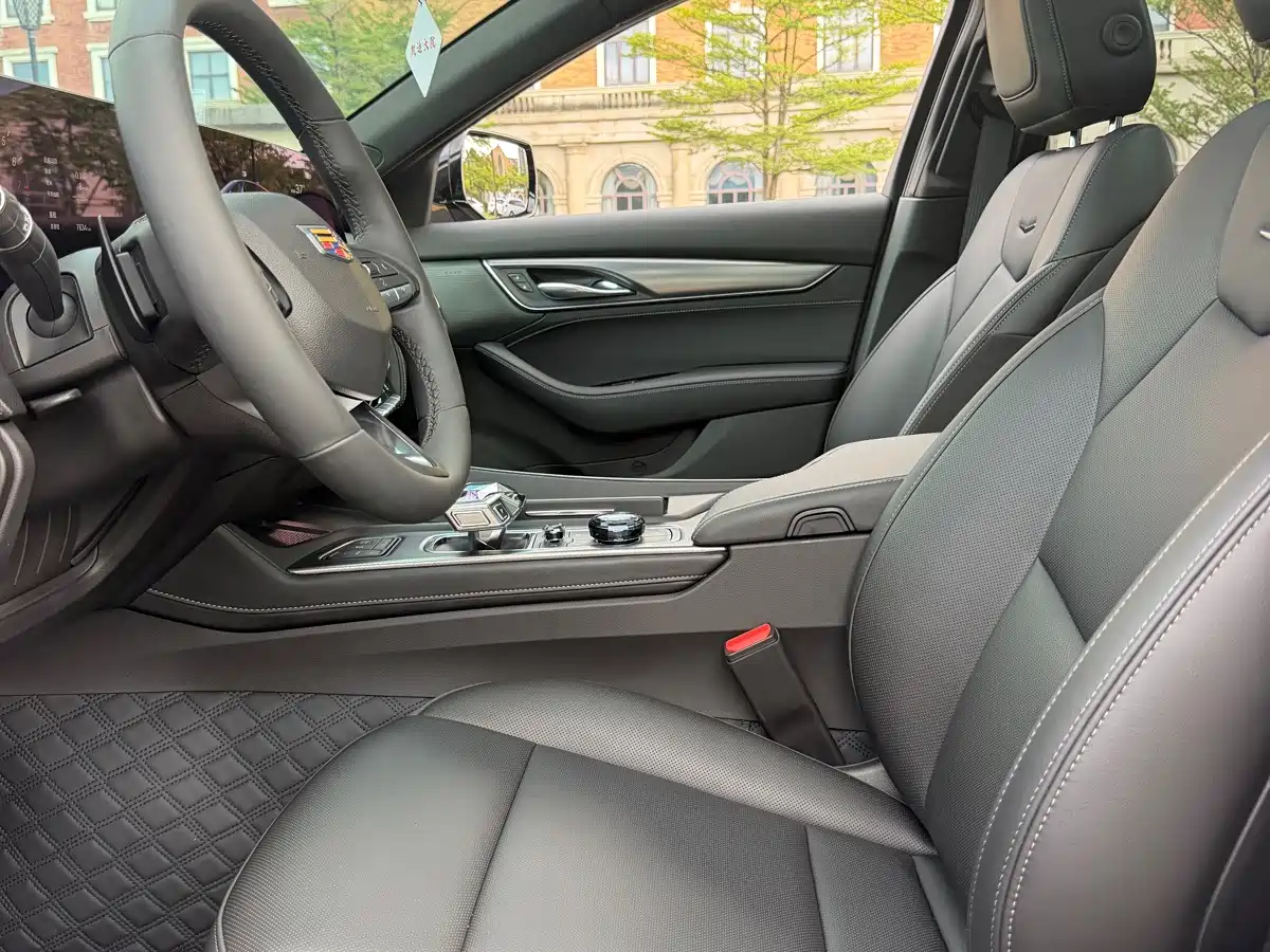 Фото 8 - Cadillac CT5