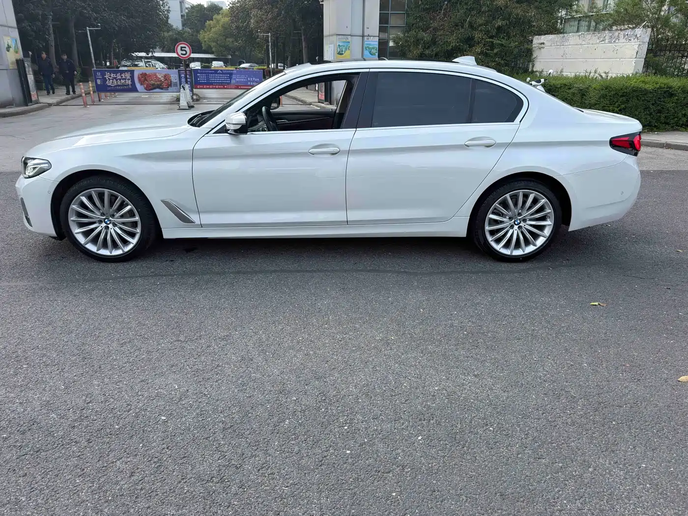 BMW 5 Series 2022 530Li Exclusive Luxury Package фото 3
