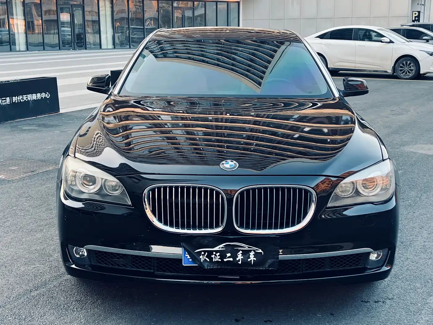 BMW 7 Series 2009 Model 740Li Leading Edition фото 3