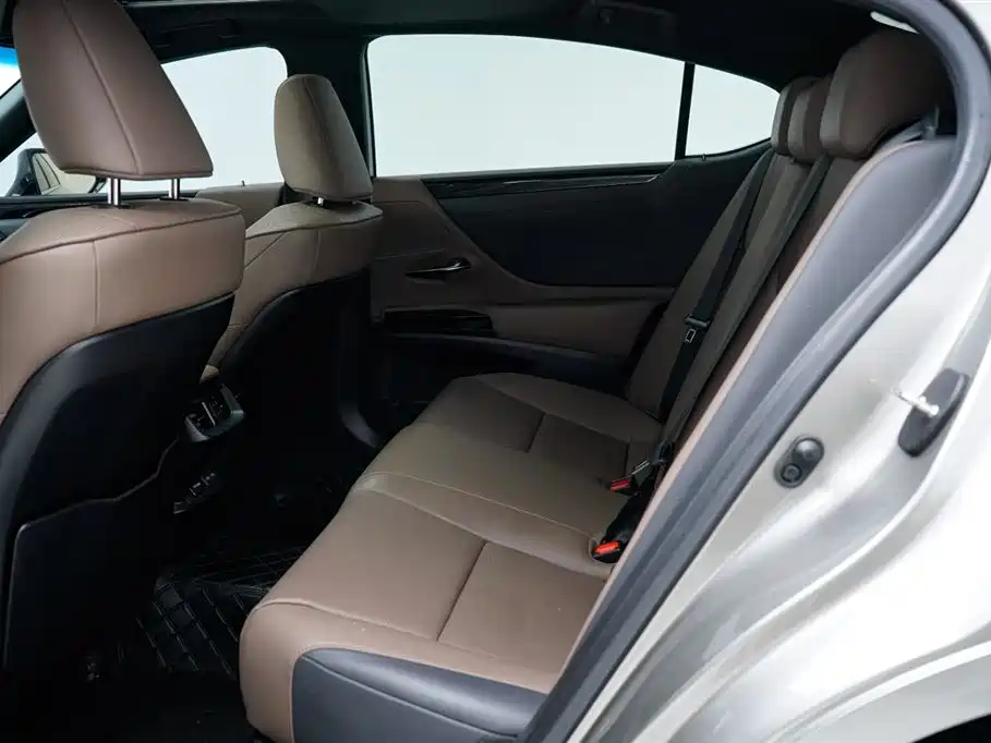Lexus ES 2022 200 Excellence Edition фото 6