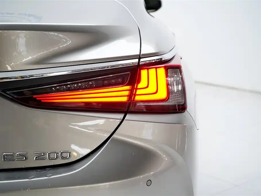 Lexus ES 2022 200 Excellence Edition фото 16