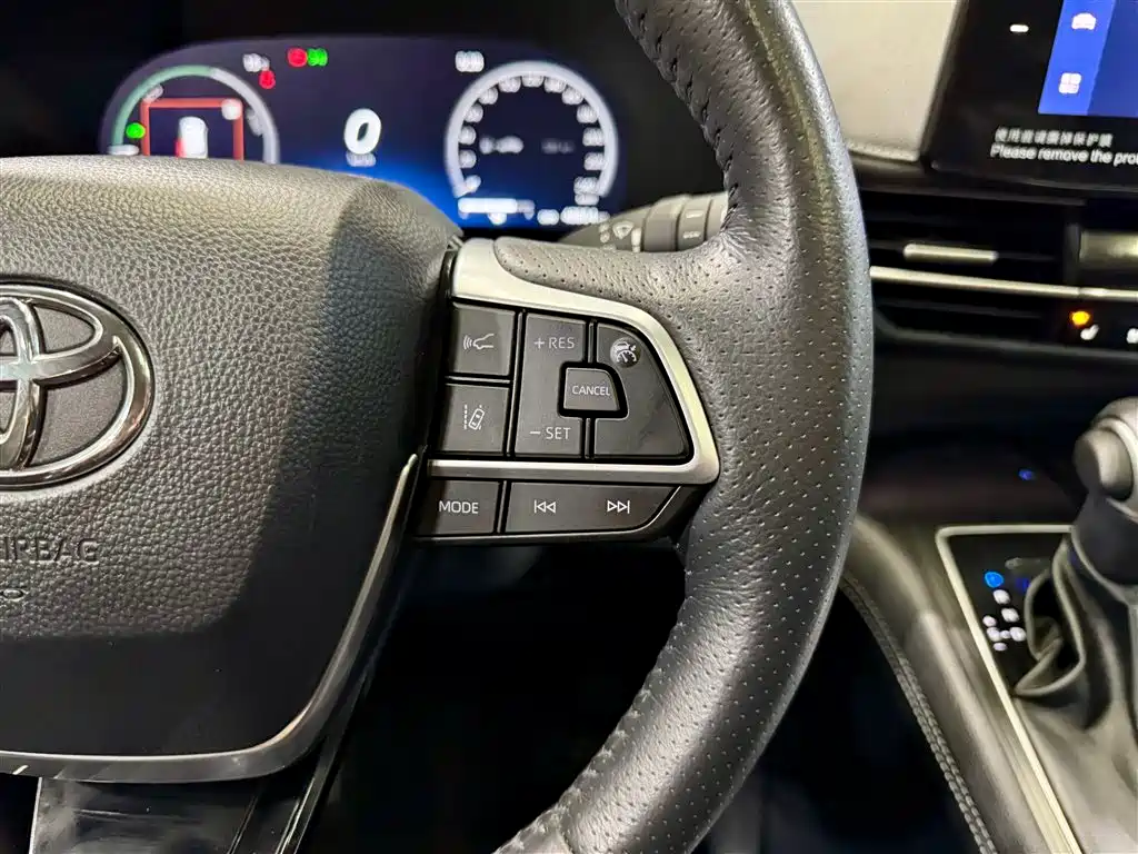 Toyota Sienna 2023 2.5L Hybrid Platinum Edition фото 22