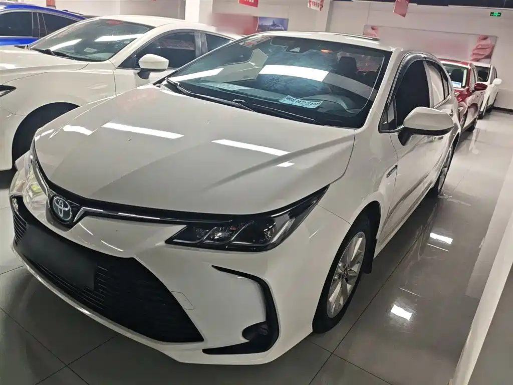 Toyota Corolla 2021 Hybrid 1.8L E-CVT Elite Edition фото 2