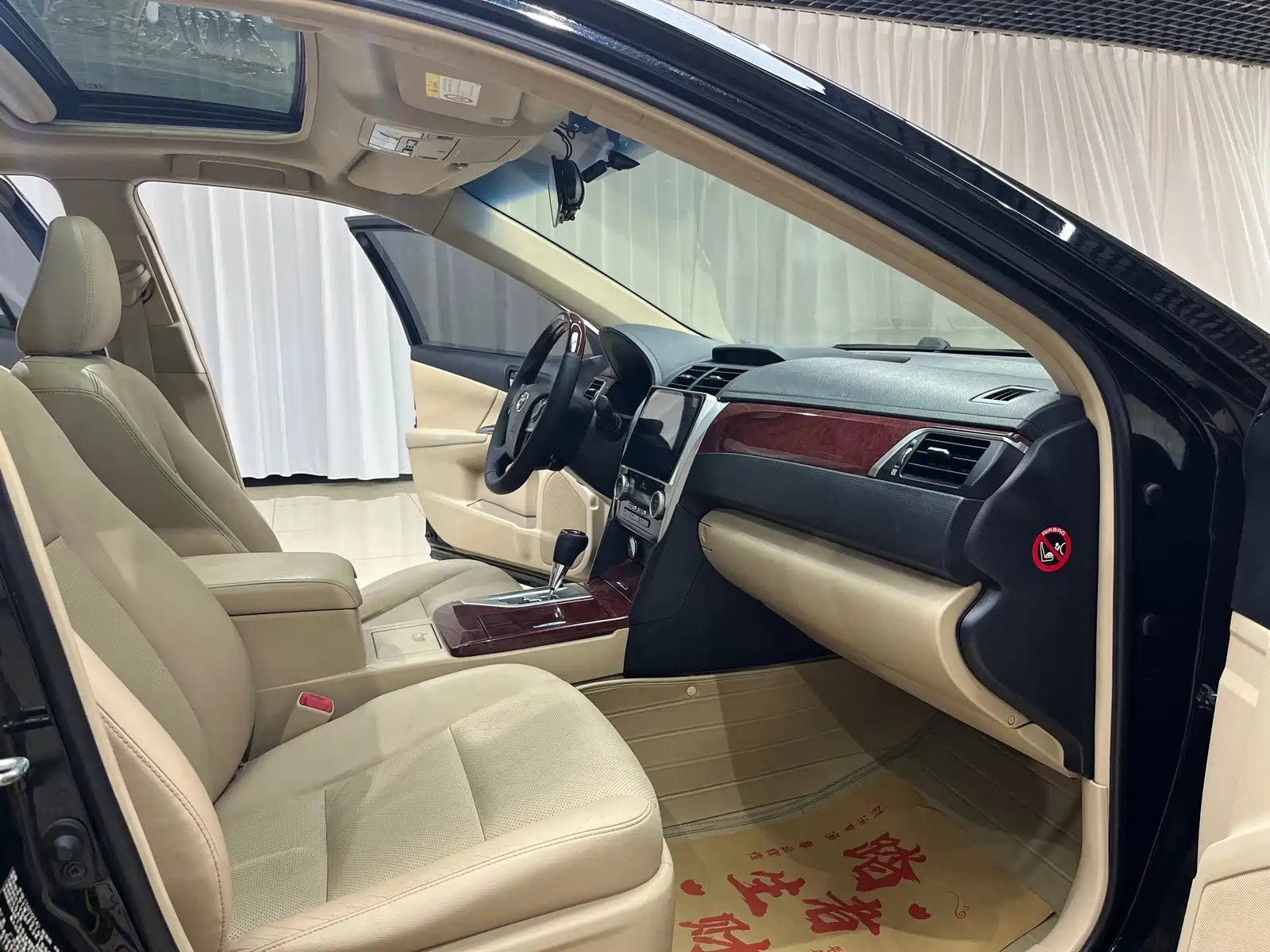 Фото 12 - Toyota Camry