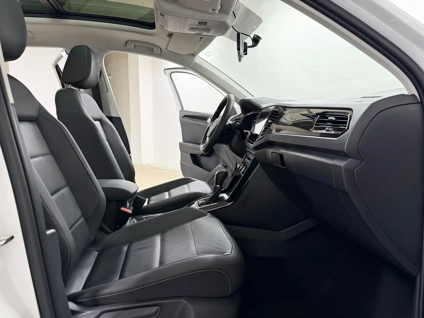 VOLKSWAGEN T ROC EXPLORING SONGS