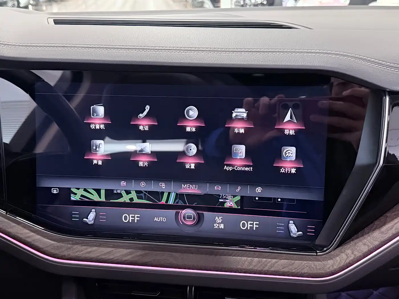 Volkswagen Touareg 2023 3.0TSI R-Line Classic Sports Package фото 16