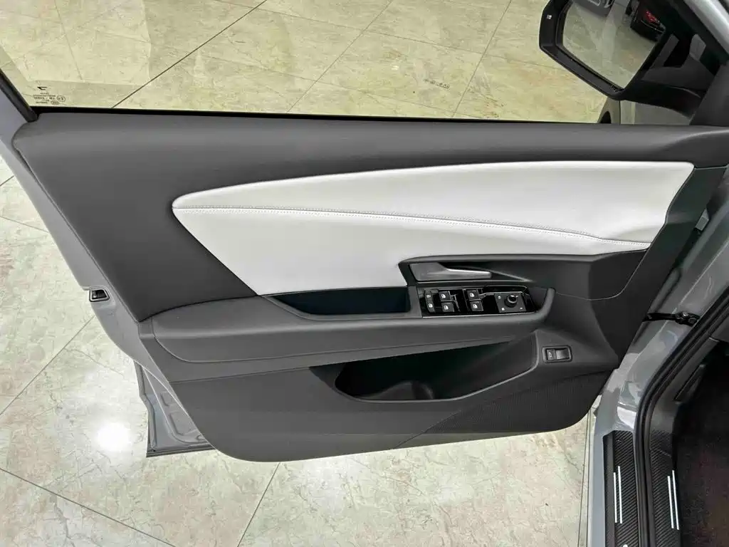 Jetta VS8 2026 2025 Base