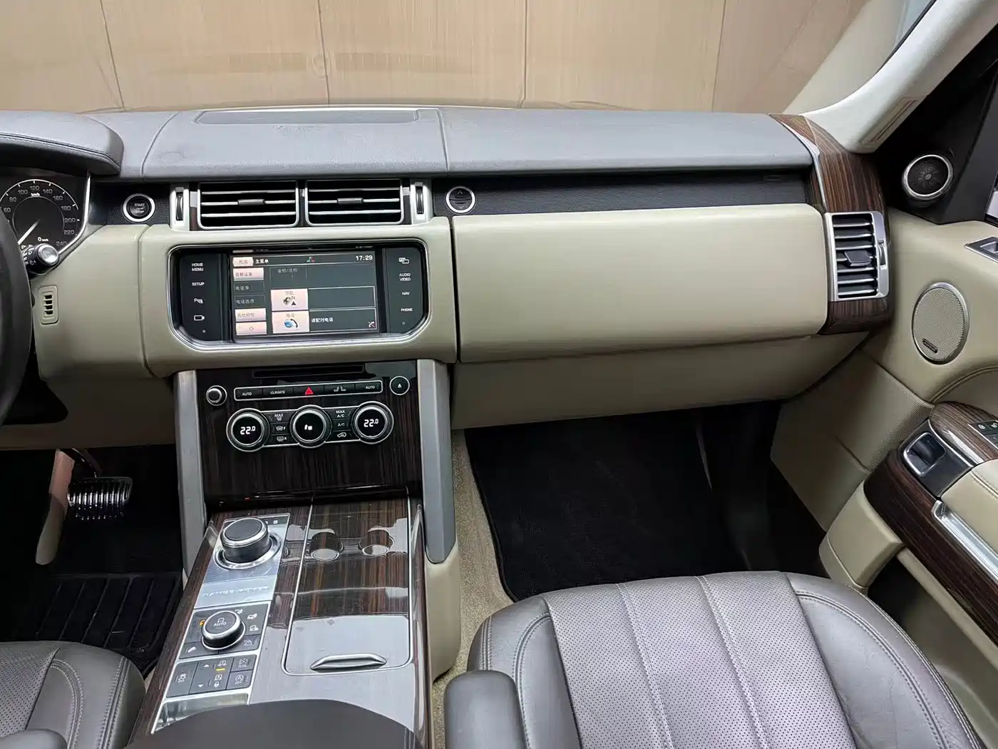 Land Rover Range Rover 2014 3.0 SC V6 Vogue SE Genesis Extended Edition фото 5