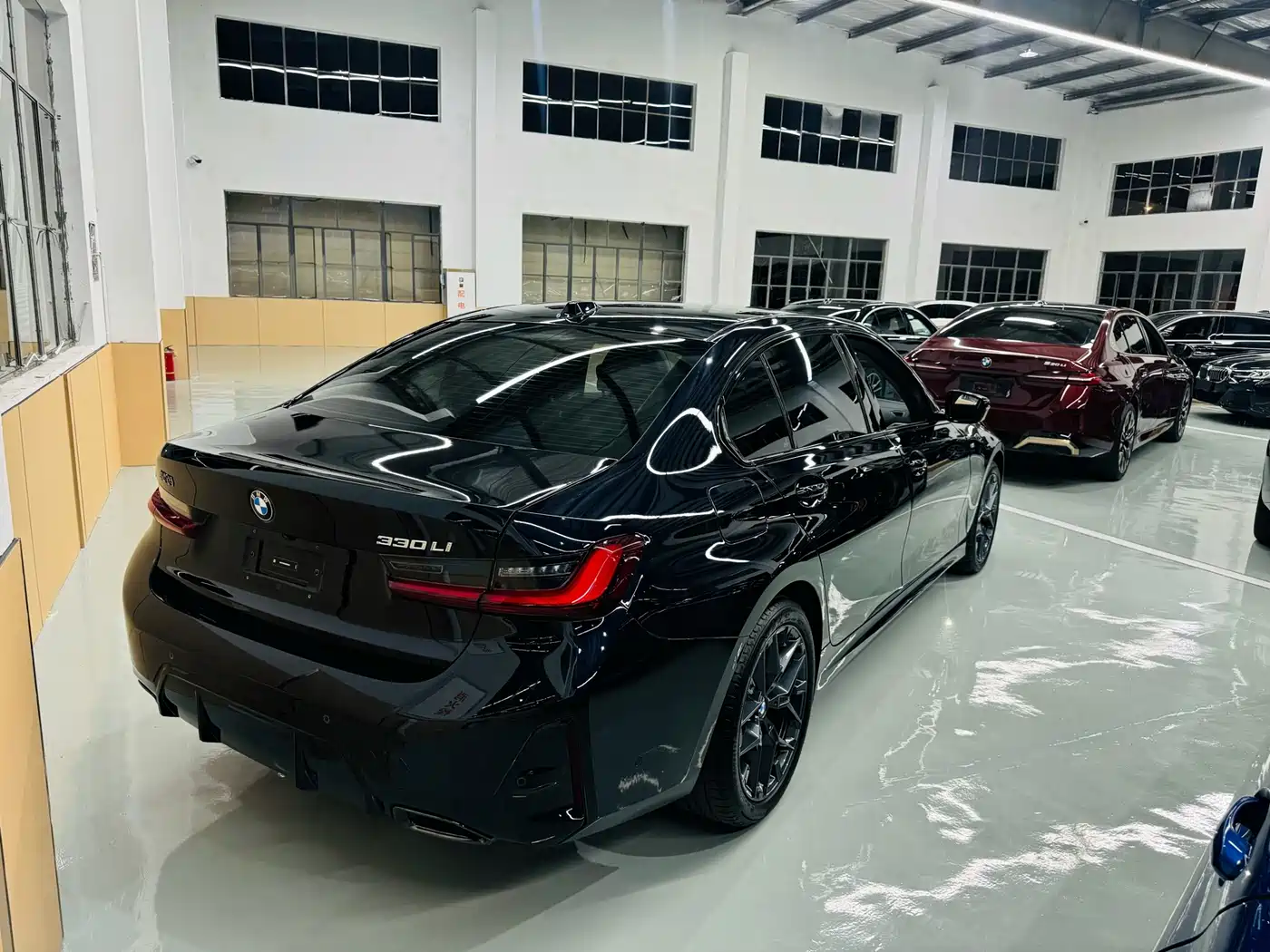 BMW 3 Series 2026 330Li M Sport Shadowline Package фото 6