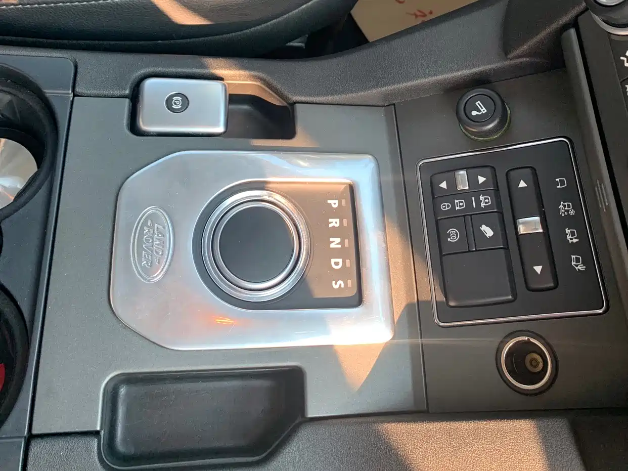 Land Rover Discovery 2016 3.0 SC V6 HSE фото 19