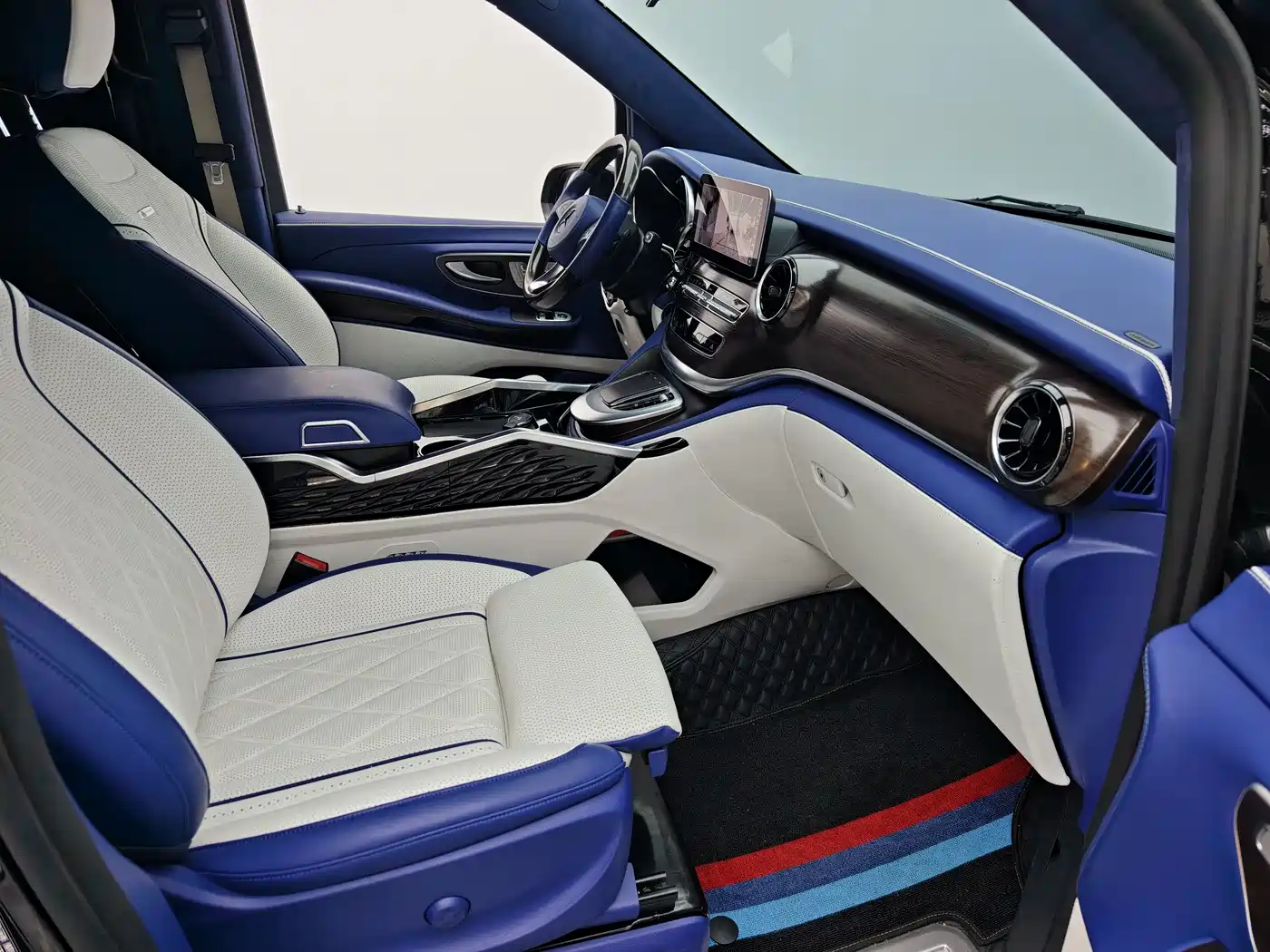 Mercedes-Benz V-Class 2022 V 260 Pilot Edition фото 16