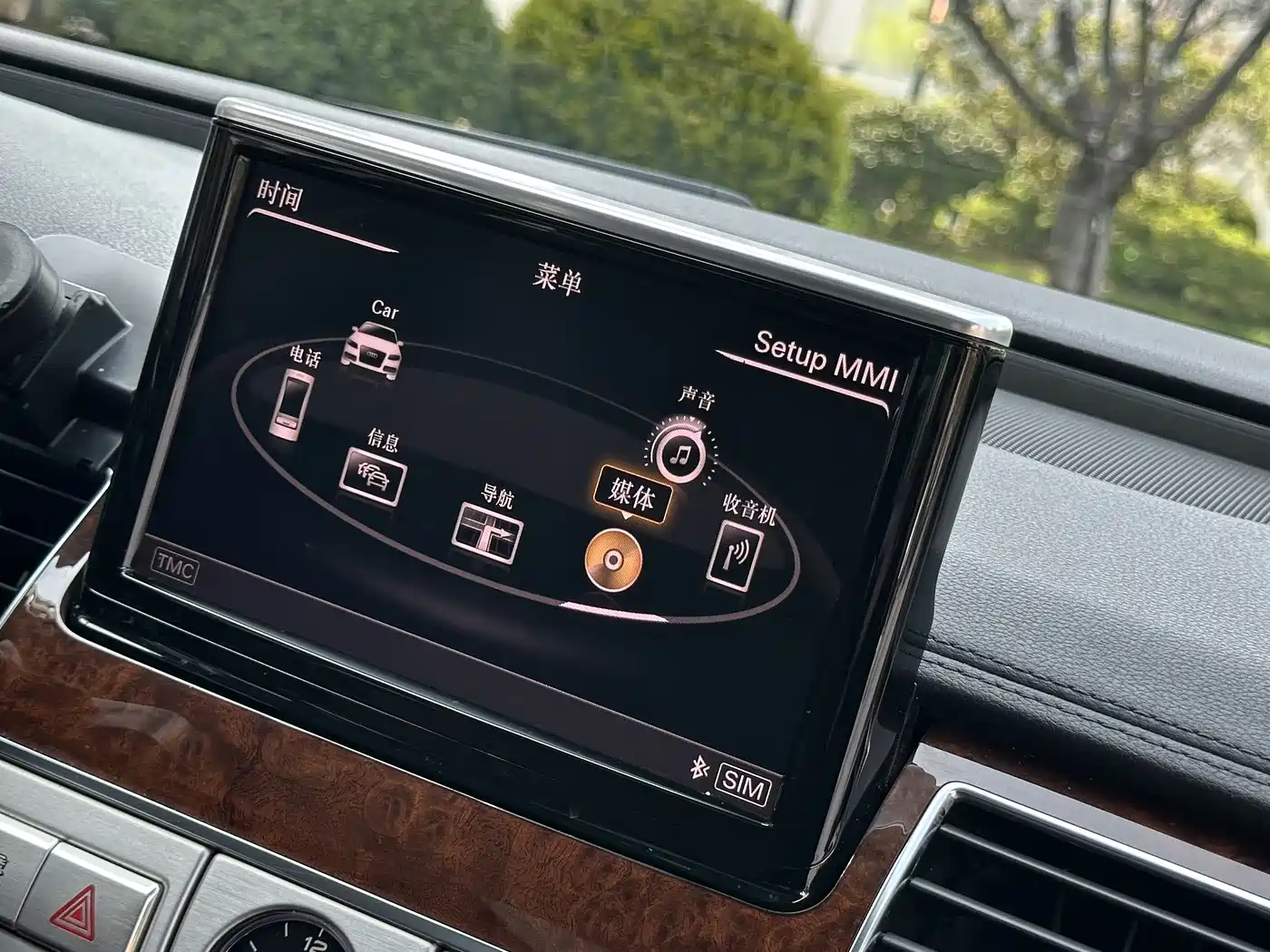 Audi A8 2011 A8L 3.0 TFSI quattro Luxury (213kW) фото 15