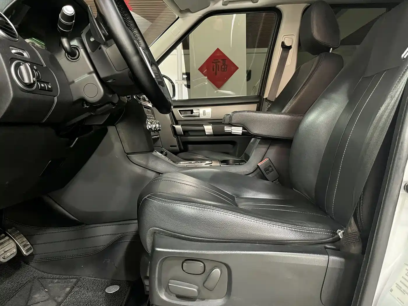 Land Rover Discovery 2016 3.0 SC V6 SE фото 5