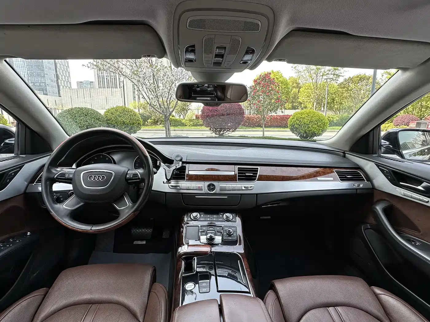 Audi A8 2011 A8L 3.0 TFSI quattro Luxury (213kW) фото 11