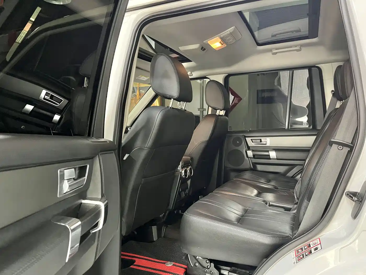 Land Rover Discovery 2016 3.0 SC V6 SE фото 6
