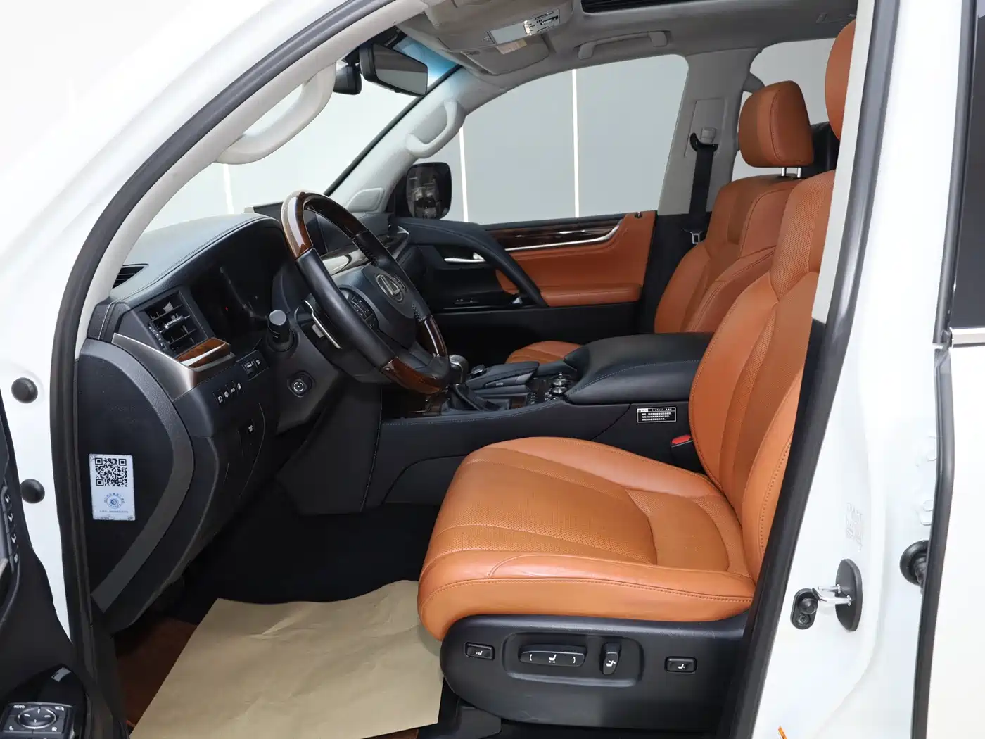 Lexus LX 2016 570 Dynamic Luxury Edition фото 12