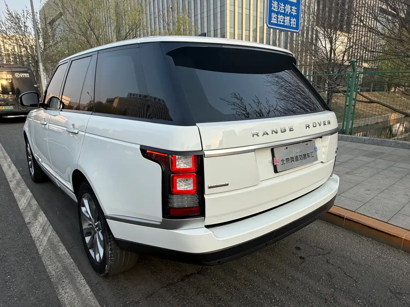 Land Rover Range Rover 2018 3.0 SC V6 Golden Age Edition фото 2
