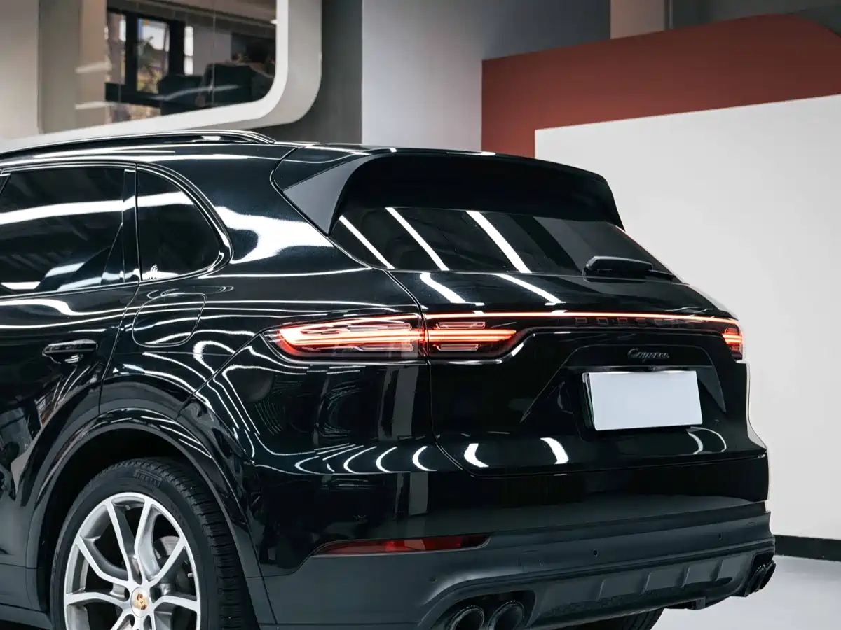 Porsche Cayenne New Energy 2023 Cayenne E-Hybrid 2.0T Platinum Edition фото 8