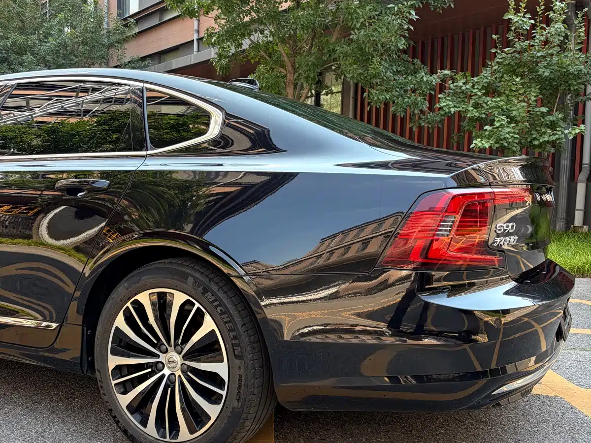 Photo 5 - Volvo S90