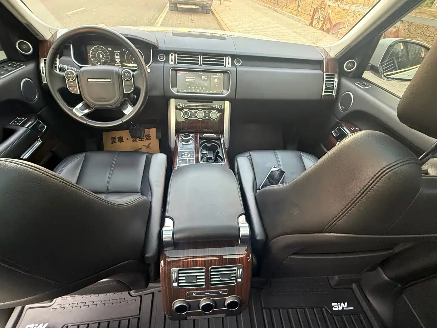 Land Rover Range Rover 2018 3.0 SC V6 Golden Age Edition фото 10