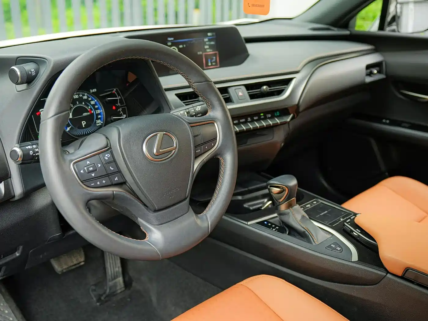 Lexus UX 2020 200 Special Edition фото 9