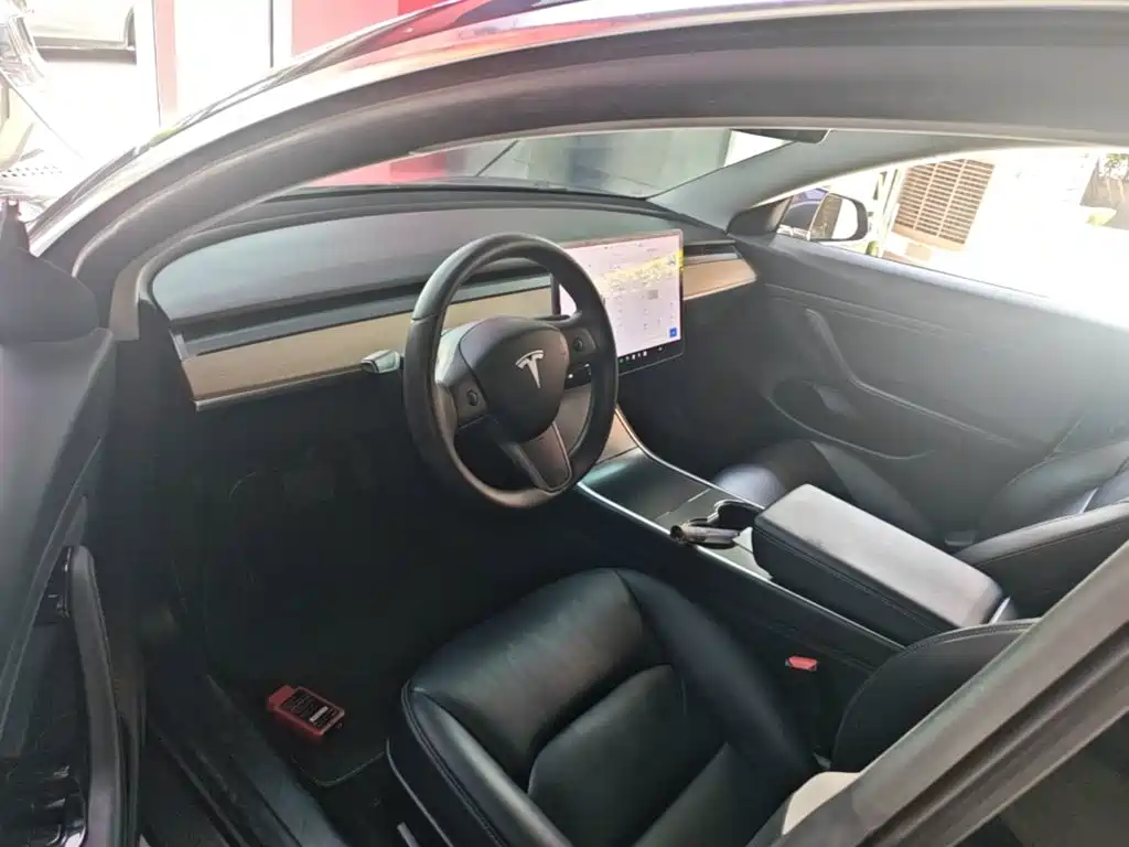 Photo 16 - Tesla Model 3 (Import)