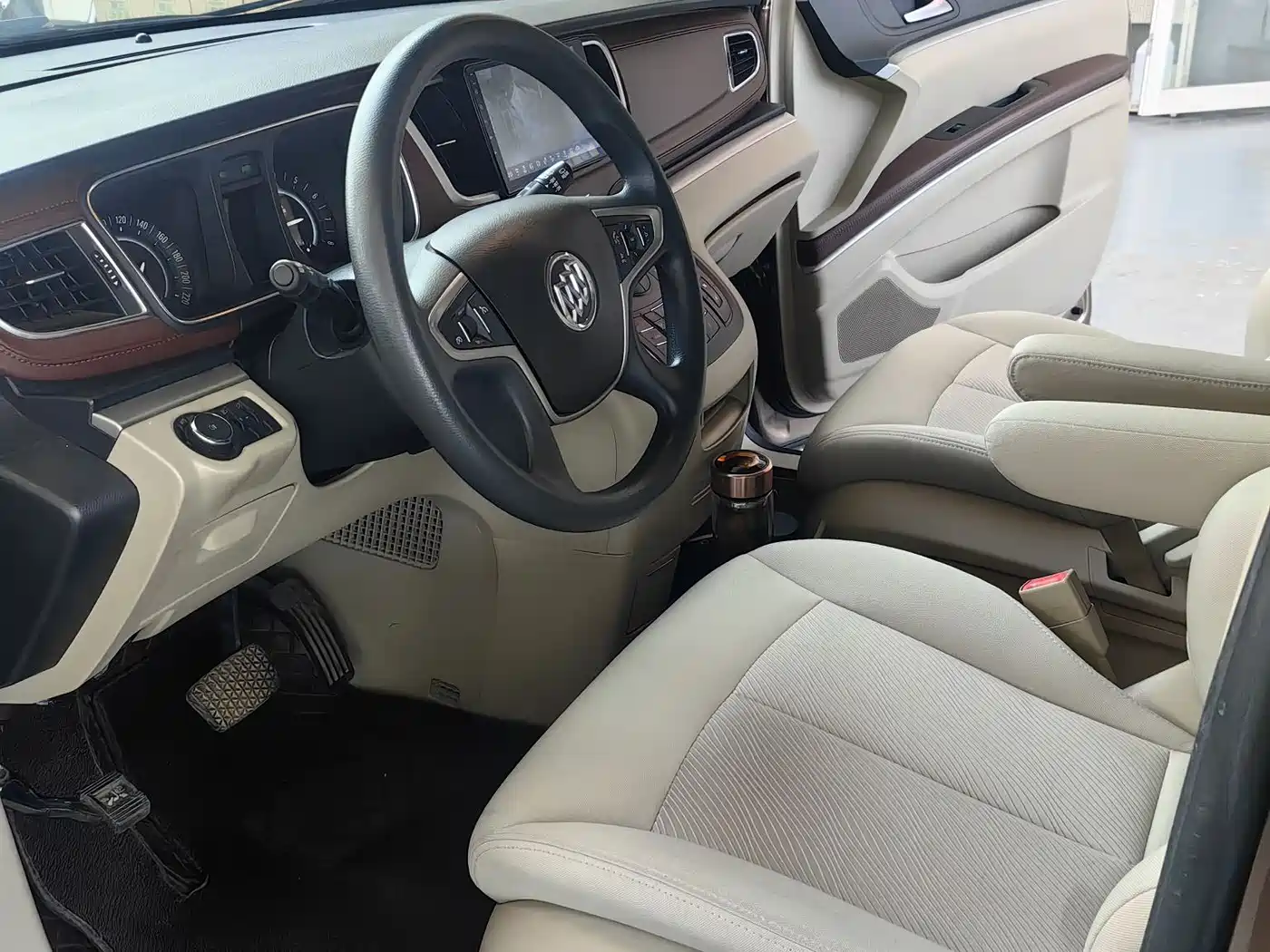 Buick GL8 2018 28T Comfort China VI фото 6