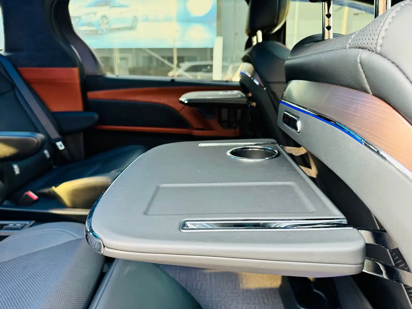 Toyota Sienna 2024 2.5L Hybrid 4WD Premium Edition фото 39
