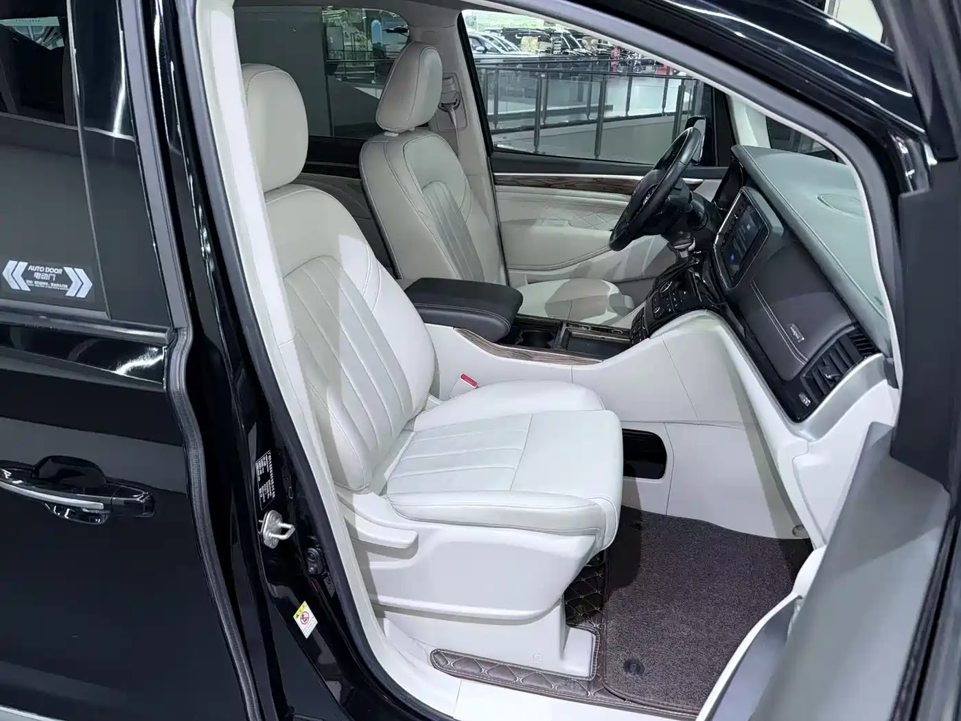 GAC Trumpchi Trumpchi M8 2018 320T Premium Edition фото 12