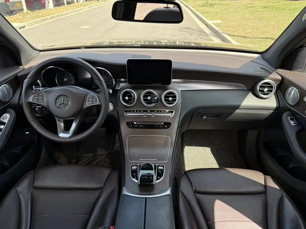 Mercedes-Benz GLC 2018 GLC 300 4MATIC Dynamic фото 11