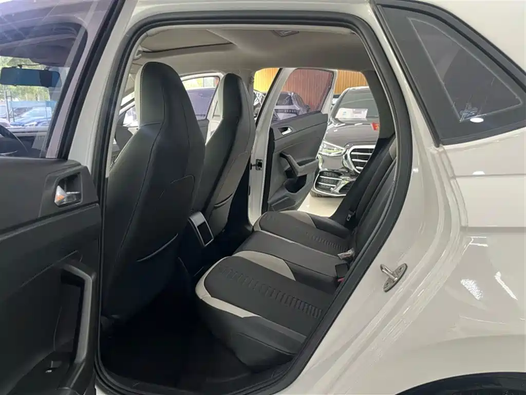 Volkswagen Polo 2019 Plus 1.5L Automatic Colorful Tech Edition фото 15