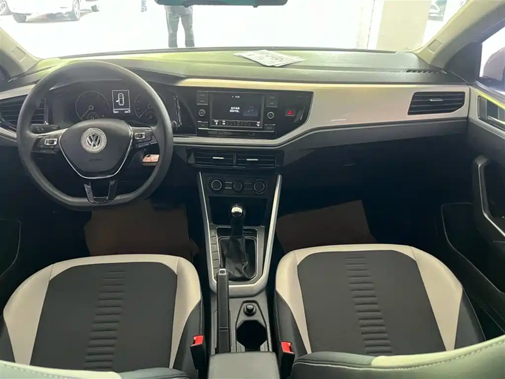 Volkswagen Polo 2019 Plus 1.5L Automatic Colorful Tech Edition фото 10