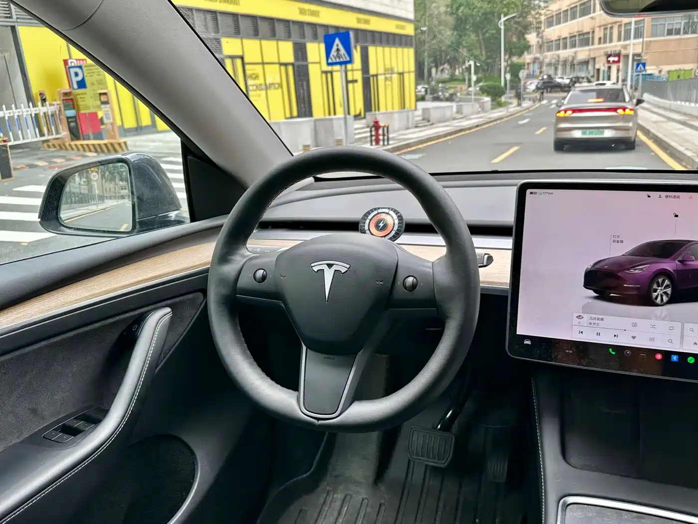 TESLA MODEL Y