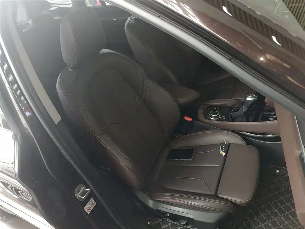 BMW X1 2019 xDrive20Li Premium Model фото 25