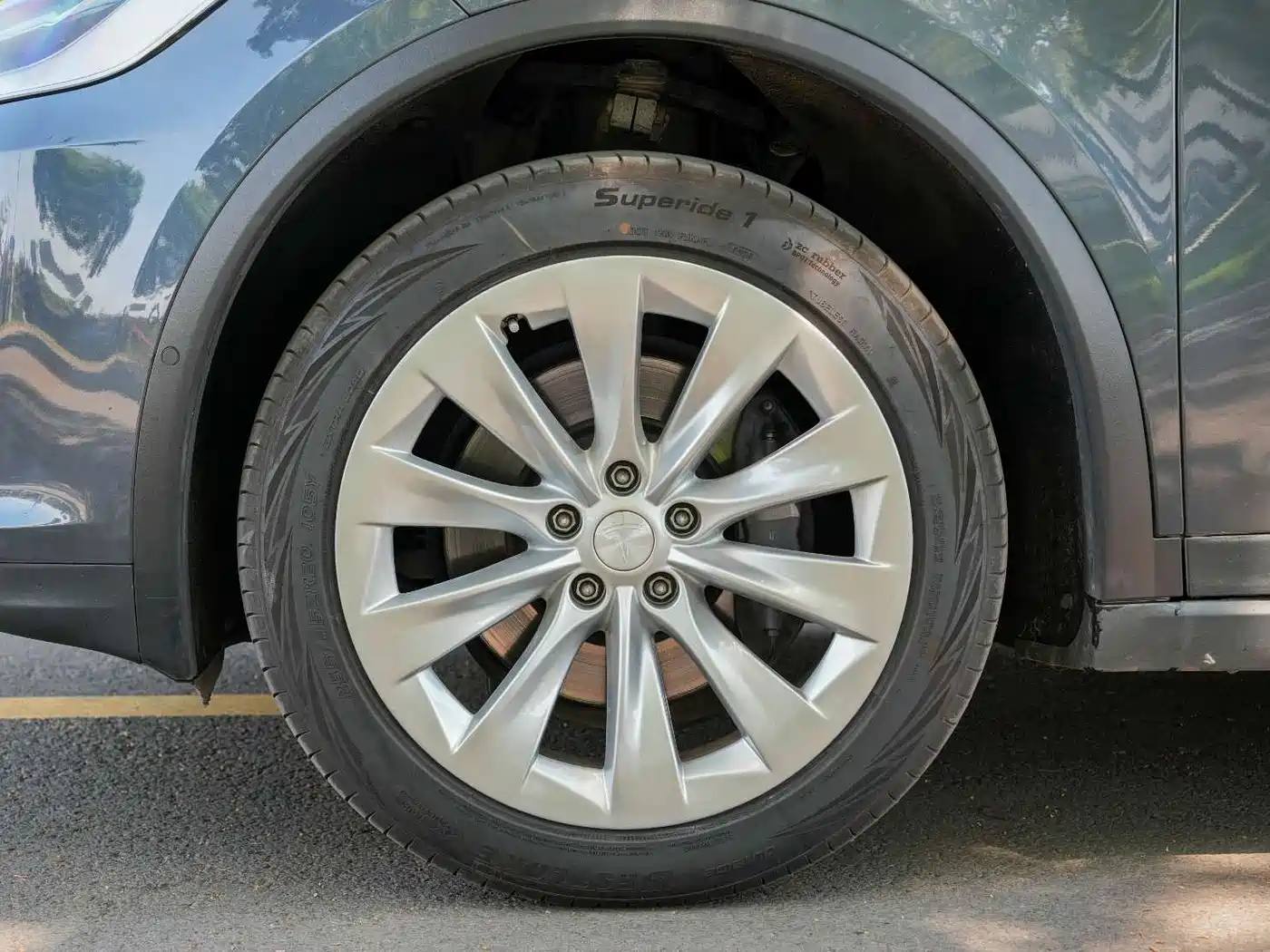 TESLA MODEL X