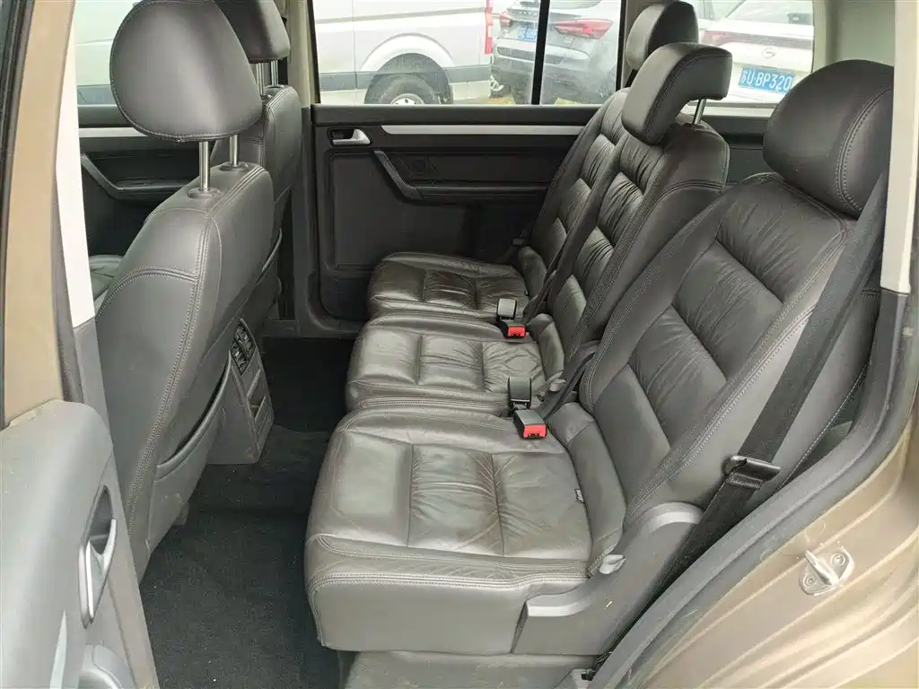 Volkswagen Touran 2015 1.4T DSG Comfort Edition 5-seater фото 17