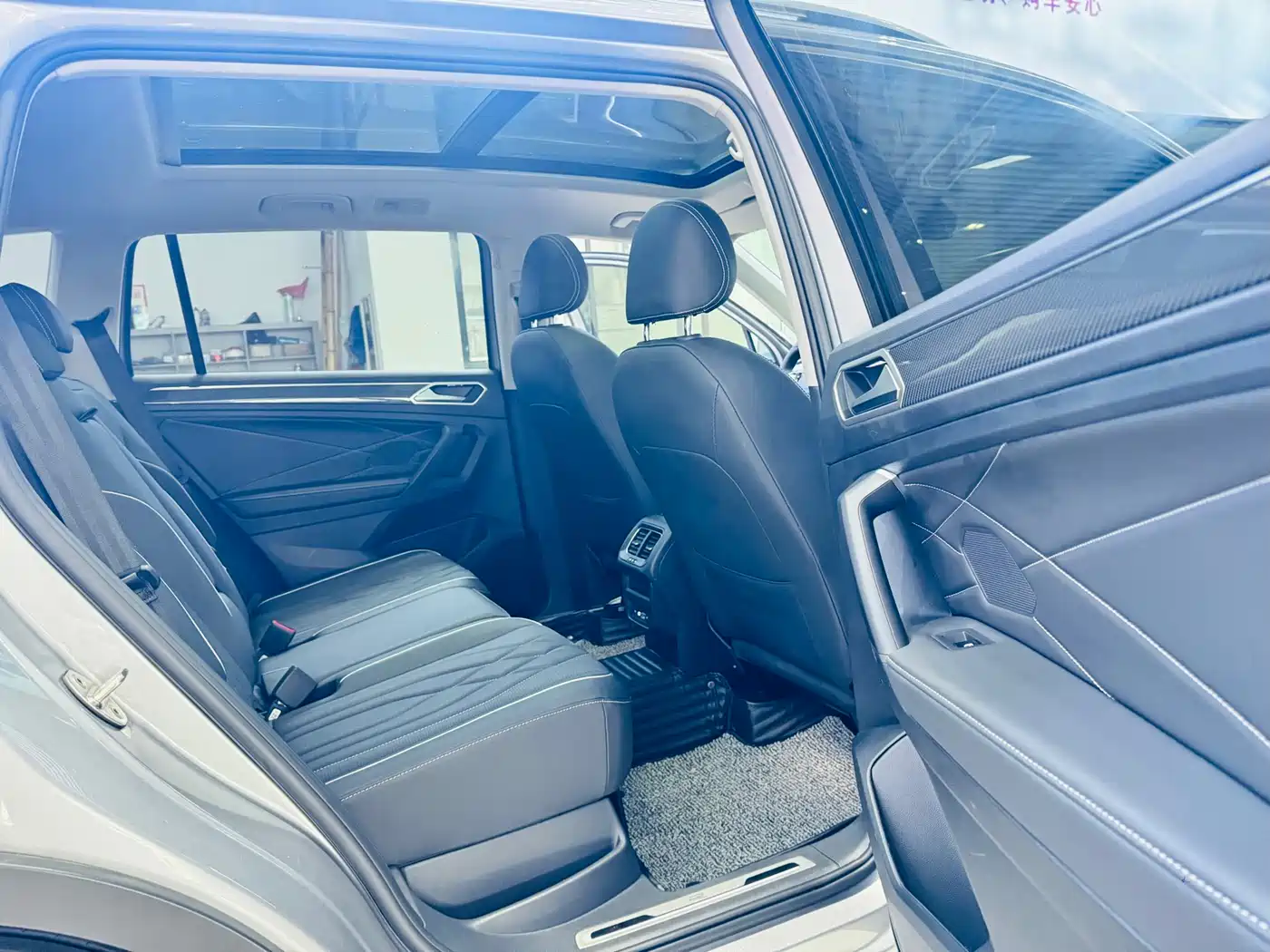Volkswagen Tiguan L 2022 330TSI Auto 2WD R-Line Premium Edition фото 8