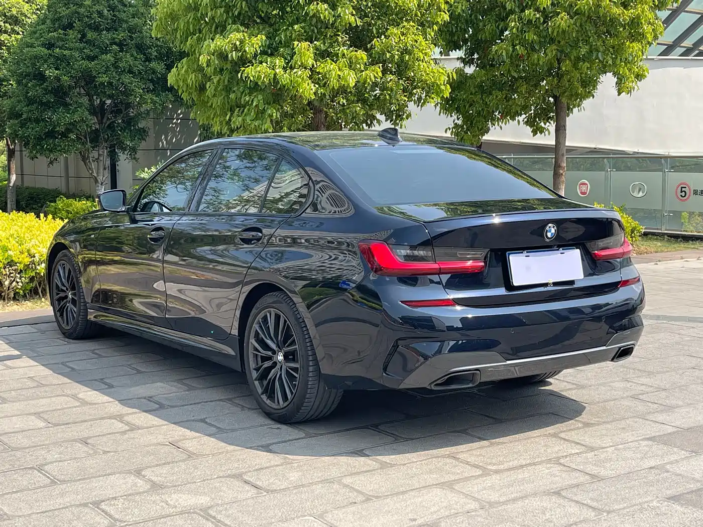 BMW 3 Series 2022 325Li M Sport Shadow Edition фото 4