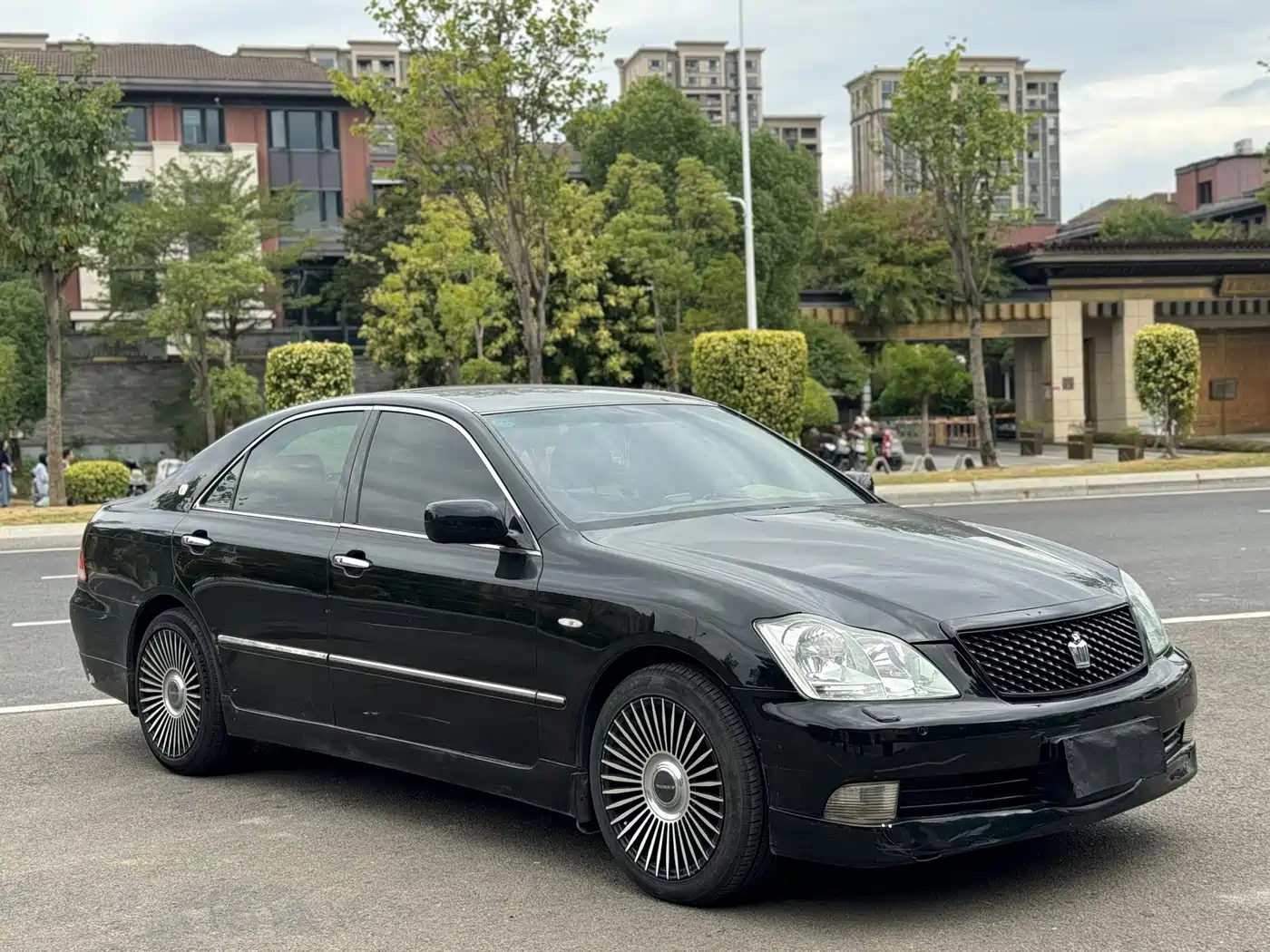 Photo 3 - Toyota Crown