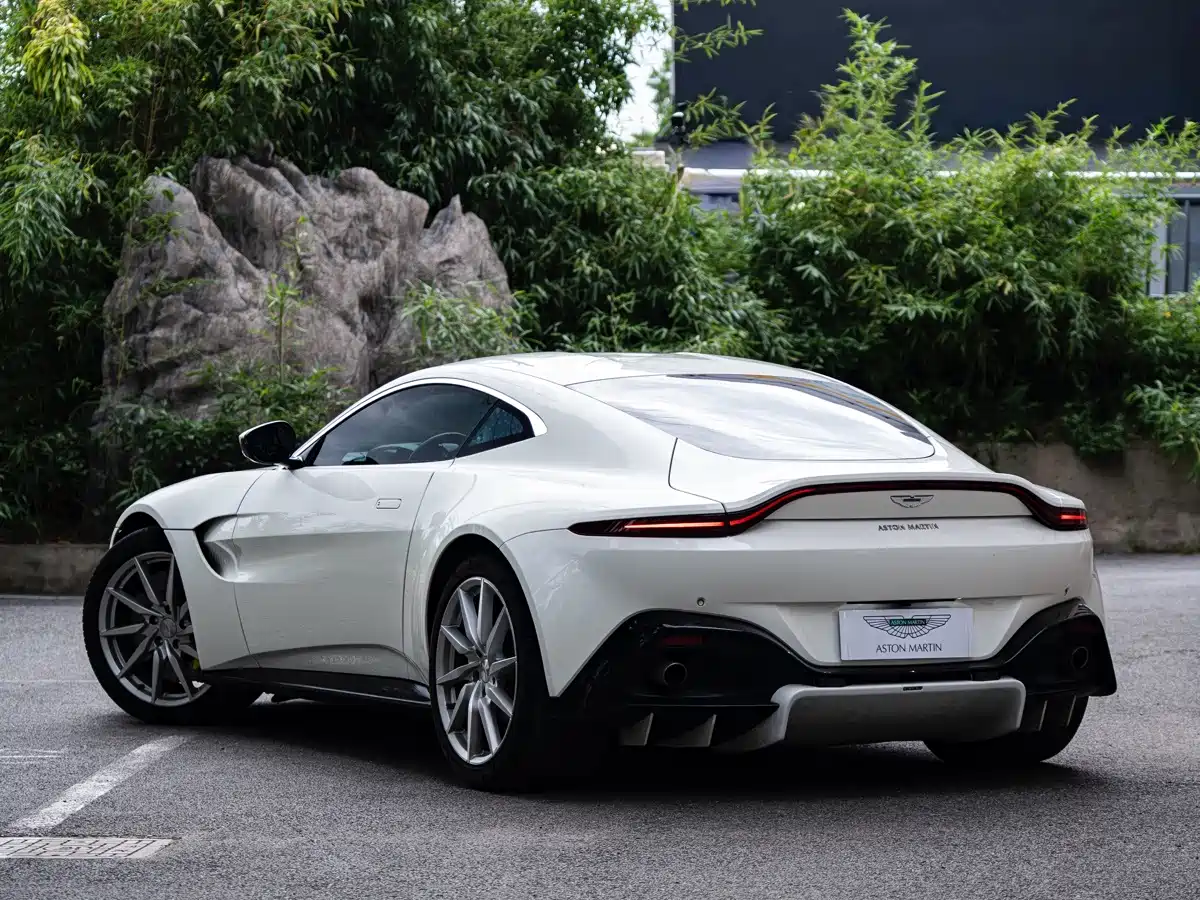 Фото 5 - Aston Martin Vantage