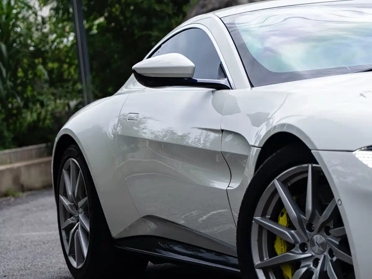 Фото 4 - Aston Martin Vantage