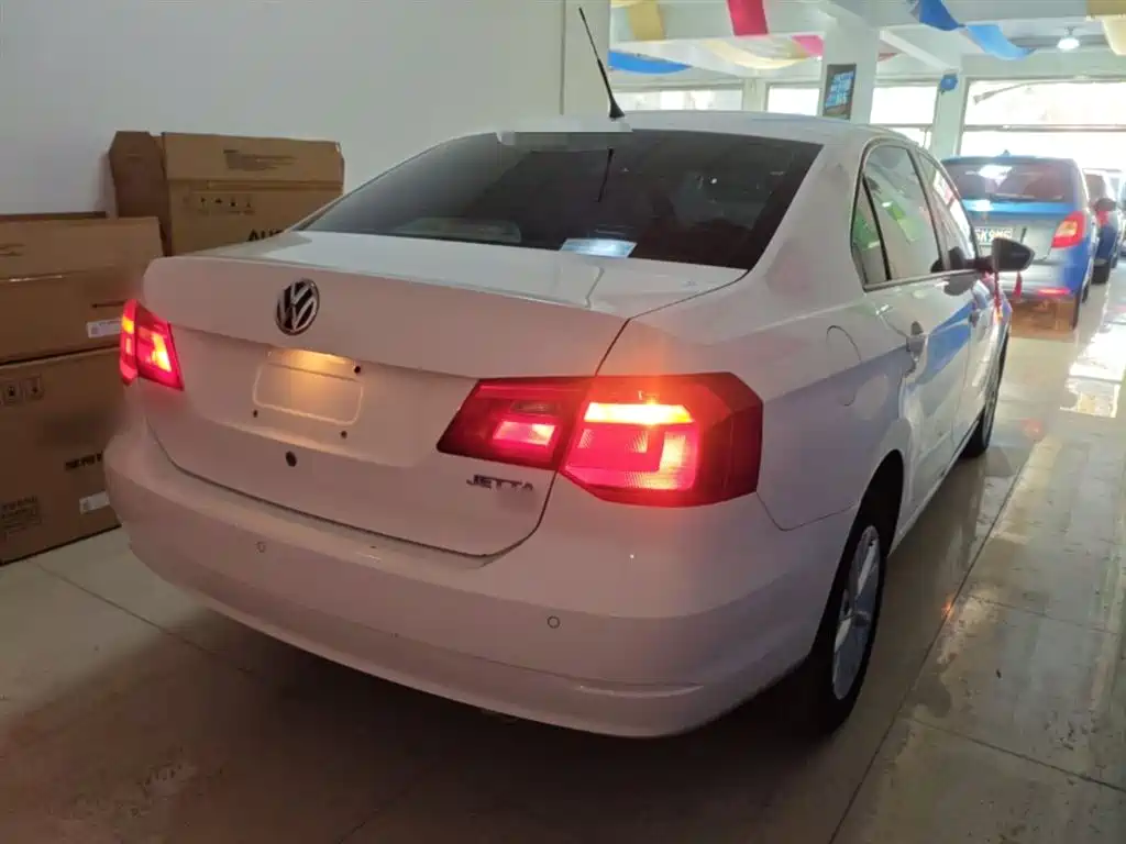 Volkswagen Jetta 2015 Value Edition 1.6L Automatic Comfort фото 5