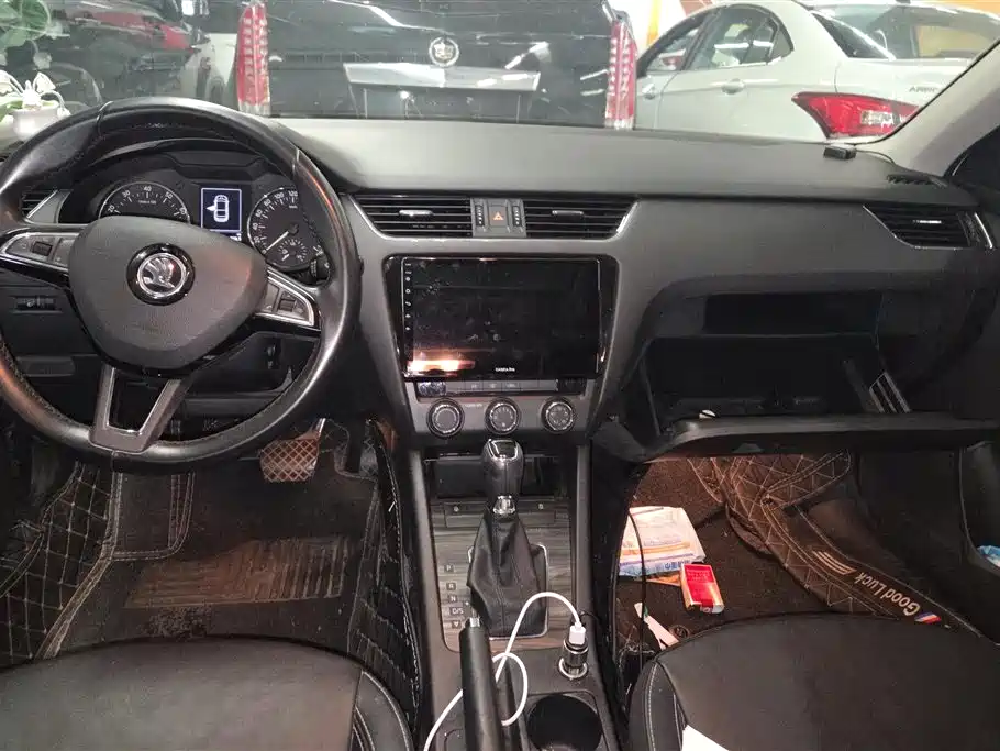 Škoda Octavia 2017 1.6L Automatic Smart Edition фото 12