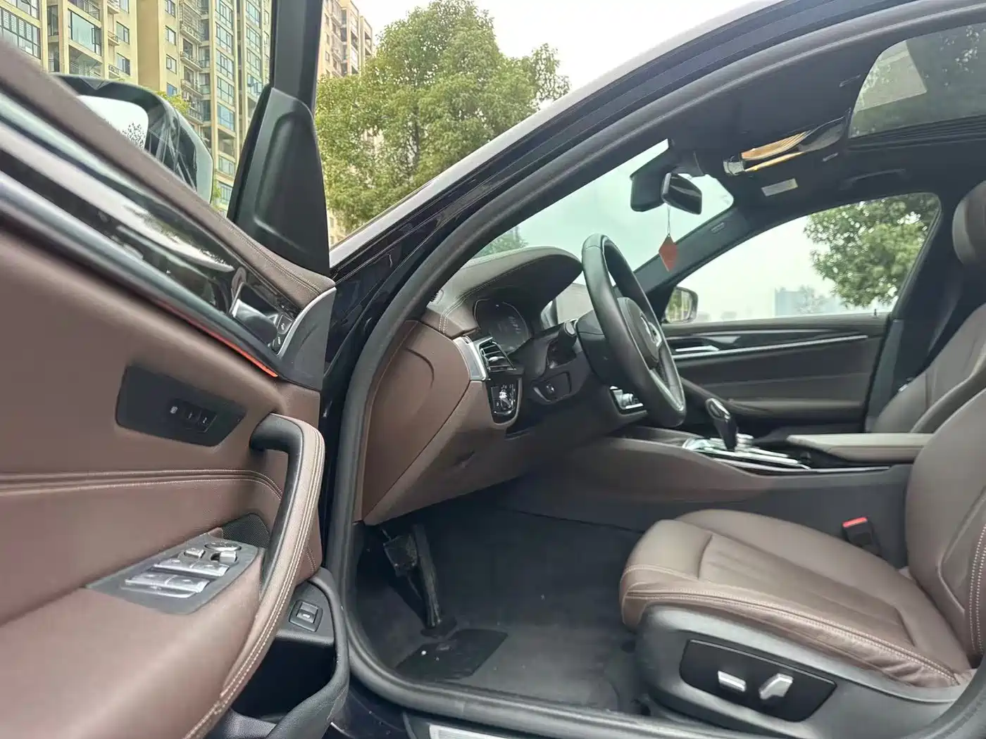 BMW 5 Series 2020 525Li M Sport Package фото 8