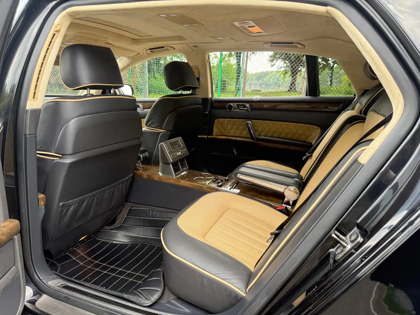 Volkswagen Phaeton 2011 3.6L V6 4-seat Long Wheelbase Individual фото 15