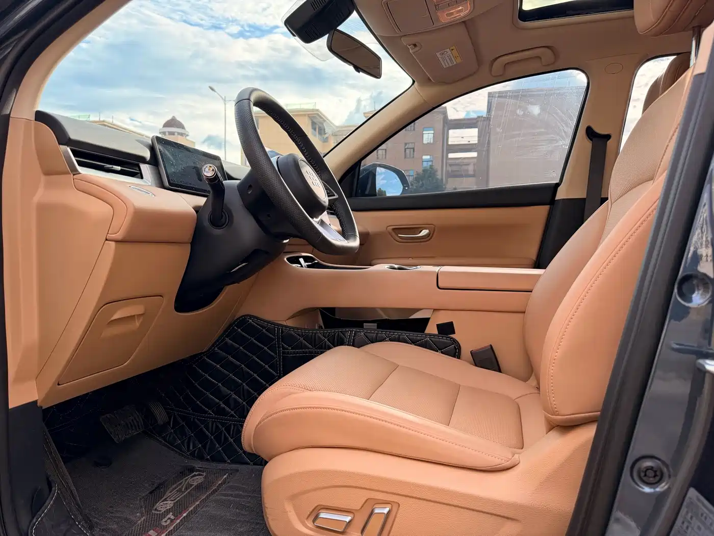 Landian E5 PLUS 2026 2026 165km Long Range First Experience Edition (7-seater)