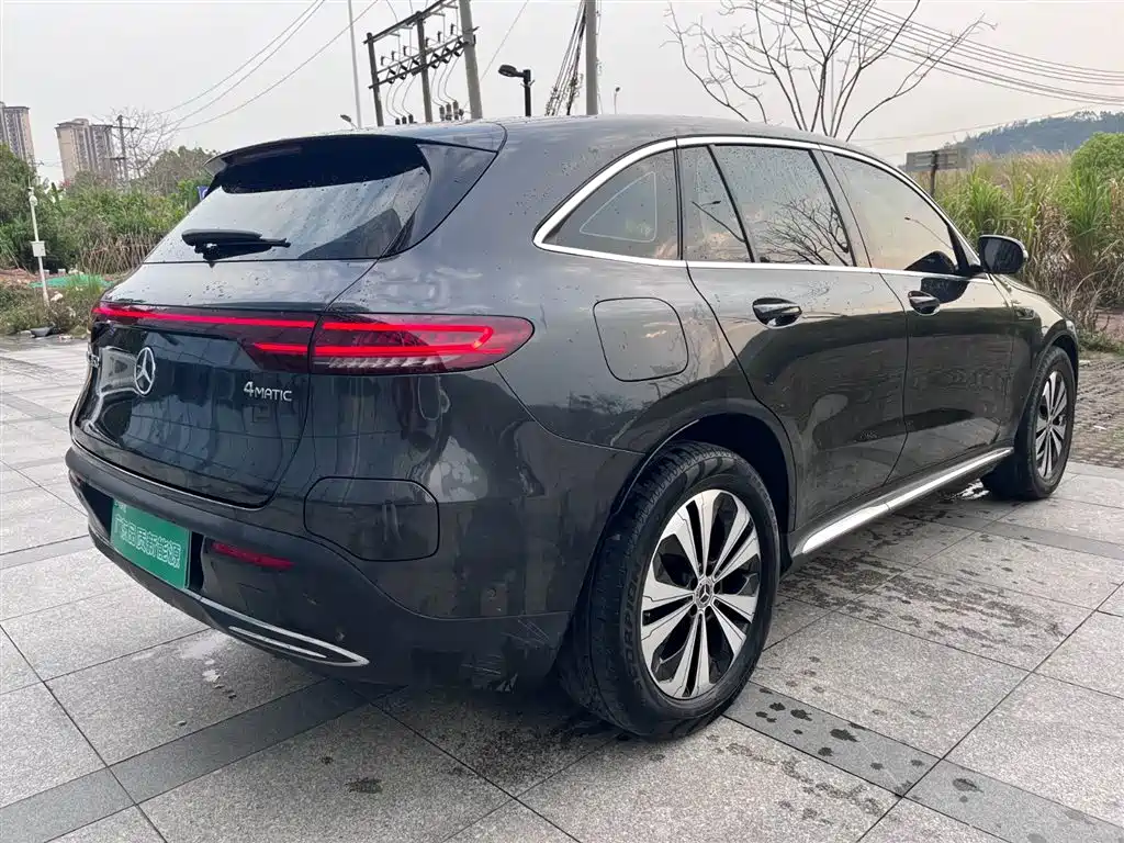 MERCEDES-BENZ EQC