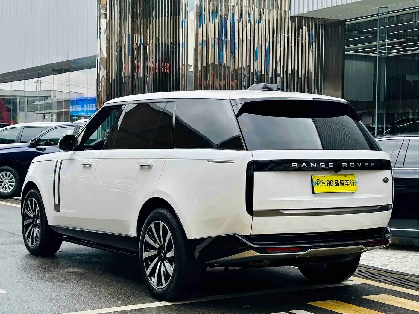 Land Rover Range Rover 2025 2025 3.0 L6 400PS Flourishing Era Extended Wheelbase